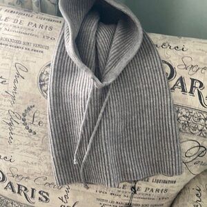 Hat and scarf in one. Simply beautiful quality, feels like cashmere.